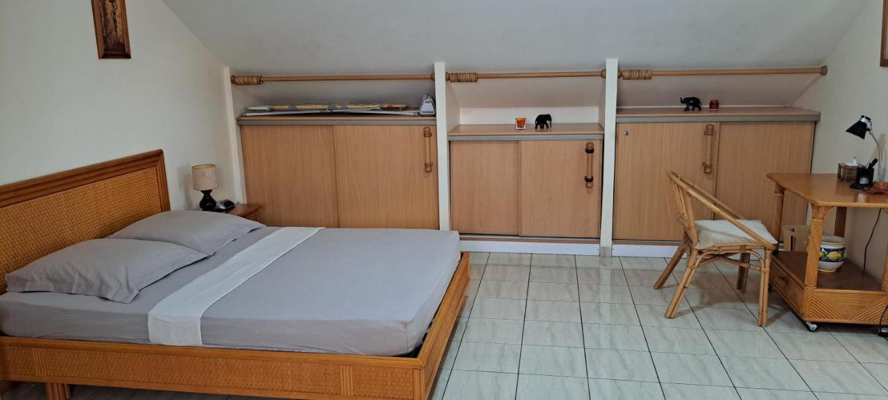Logement Spacieux Deux Pieces A Baie Mahault Exterior foto