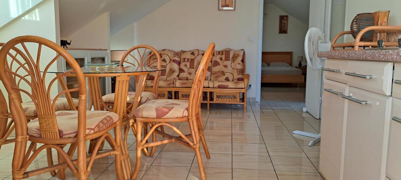 Logement Spacieux Deux Pieces A Baie Mahault Exterior foto